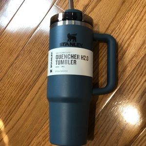 New/ Stanley tumbler 30oz color is Blue spruce